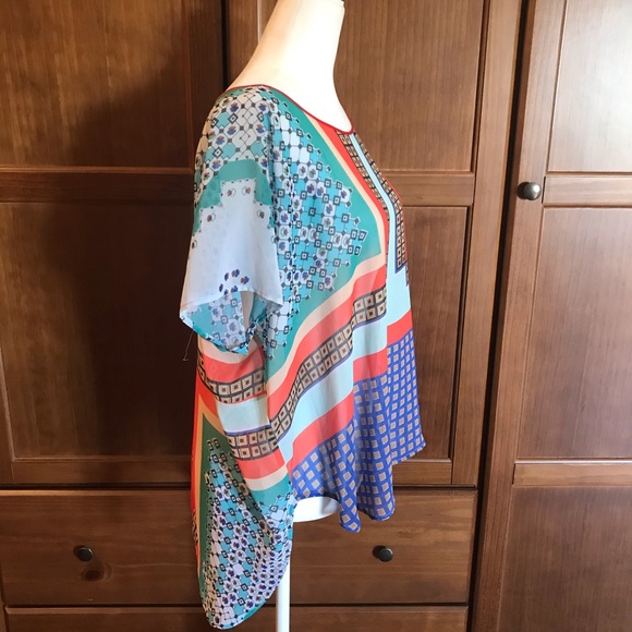 Top - multi color pattern - Picture 2 of 4